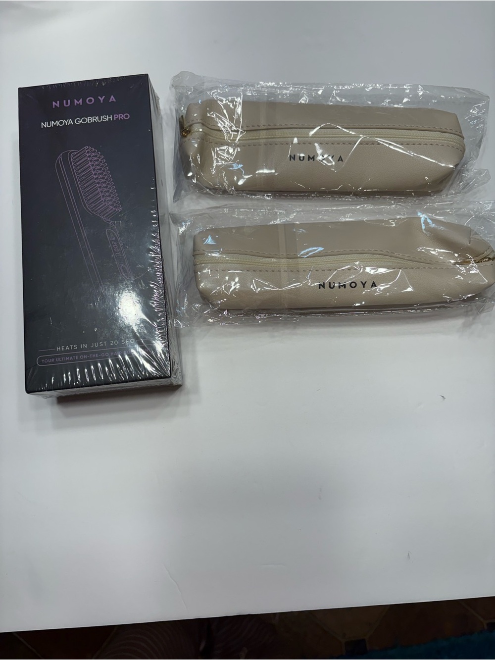 Numoya Gobrush Pro with Beige Travel Pouches